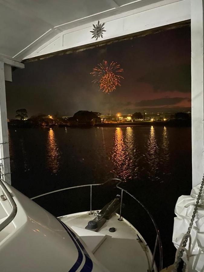 On The Water Boat House Apartment Whangarei Bagian luar foto